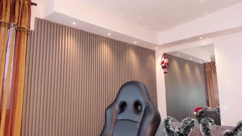Snapshot of electraa_fox chatting on 12/26/24, 11:43 Electra online show from 12/26/24, 11:43