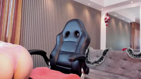 Snapshot of electraa_fox chatting on 12/28/24, 12:03 Electra online show from 12/28/24, 12:03