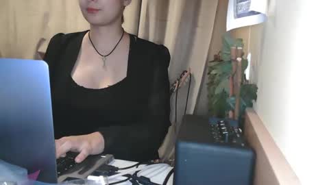 Snapshot of electrocute_me chatting on 12/21/24, 08:54 Julia Follow me on Onlyfansju grosroberts online show from 12/21/24, 08:54