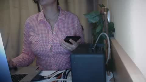 Snapshot of electrocute_me chatting on 02/07/25, 12:50 Julia Follow me on Onlyfansju grosroberts online show from 02/07/25, 12:50