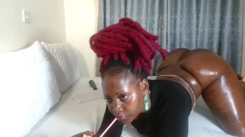 Snapshot of elegant_ebony chatting on 02/24/25, 10:47 Nika online show from 02/24/25, 10:47