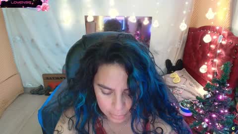 Snapshot of elektra_32 chatting on 12/20/24, 10:49 elektra online show from 12/20/24, 10:49