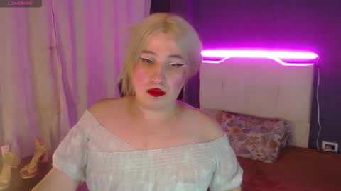 Snapshot of elektra_doll chatting on 09/13/25, 11:37 elektra_doll online show from 09/13/25, 11:37