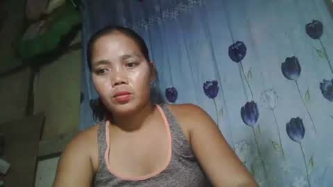 Snapshot of elena_babe33 chatting on 10/13/25, 04:23 elena_babe33 online show from 10/13/25, 04:23