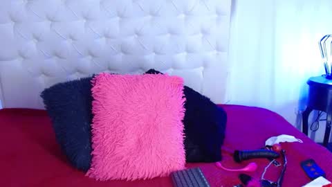 Snapshot of elena_detroya_ chatting on 12/14/24, 01:05 Elena online show from 12/14/24, 01:05