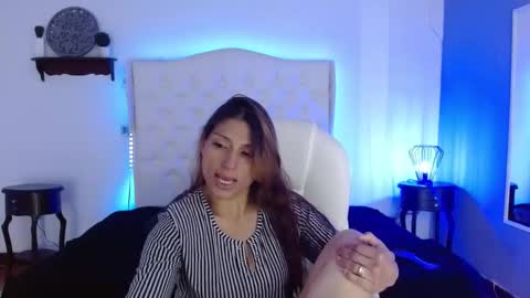 Snapshot of elena_detroya_ chatting on 12/23/24, 12:19 Elena online show from 12/23/24, 12:19