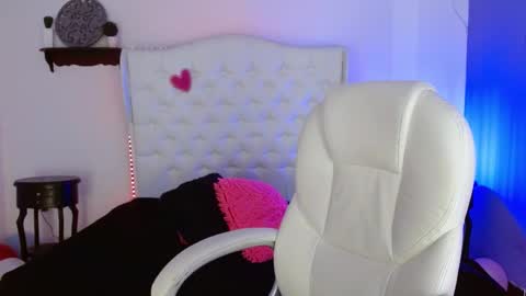 Snapshot of elena_detroya_ chatting on 02/10/25, 12:50 Elena online show from 02/10/25, 12:50