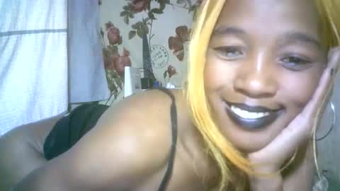 elenah013 online show from 10/27/25, 08:40