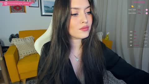 Snapshot of elenalooove chatting on 01/02/25, 06:01 Elena insta yourdream 1ove online show from 01/02/25, 06:01