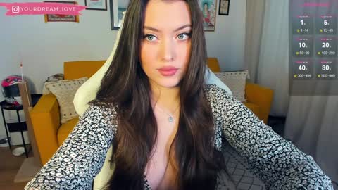 Snapshot of elenalooove chatting on 01/10/25, 05:26 Elena insta yourdream 1ove online show from 01/10/25, 05:26
