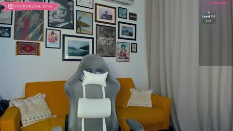 Snapshot of elenalooove chatting on 02/06/25, 06:13 Elena insta yourdream 1ove online show from 02/06/25, 06:13