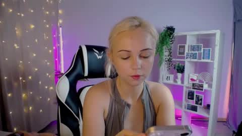 elenamonroee online show from 11/10/25, 04:33