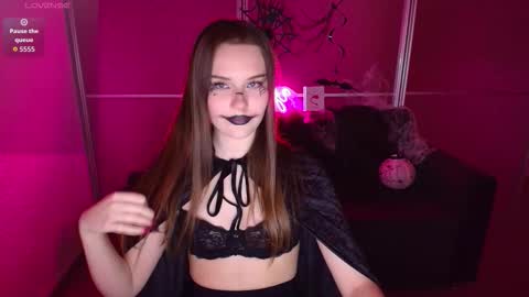 elenaoconar online show from 10/31/25, 10:44