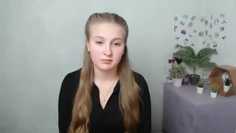 Snapshot of elenateilor chatting on 11/04/25, 01:43 Elena online show from 11/04/25, 01:43