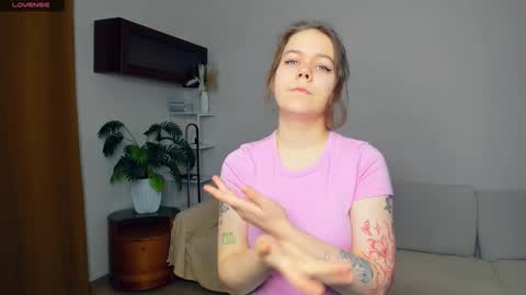 Snapshot of elenn_minty chatting on 10/21/25, 07:09 Margo online show from 10/21/25, 07:09