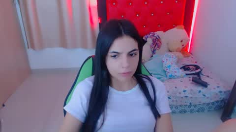 Snapshot of elenna_hotx chatting on 12/15/24, 05:31 agnes online show from 12/15/24, 05:31