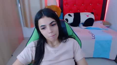 Snapshot of elenna_hotx chatting on 01/25/25, 08:53 agnes online show from 01/25/25, 08:53