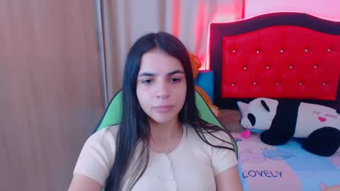 Snapshot of elenna_hotx chatting on 02/01/25, 12:51 agnes online show from 02/01/25, 12:51