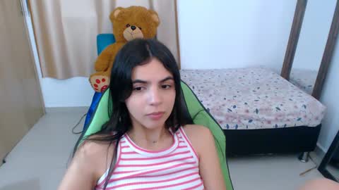 Snapshot of elenna_hotx chatting on 03/03/25, 08:43 agnes online show from 03/03/25, 08:43