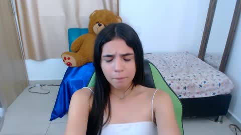 Snapshot of elenna_hotx chatting on 03/06/25, 09:20 agnes online show from 03/06/25, 09:20