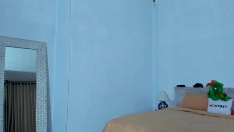 Snapshot of eleonora_linn_ chatting on 01/12/25, 11:50 Eleonora online show from 01/12/25, 11:50