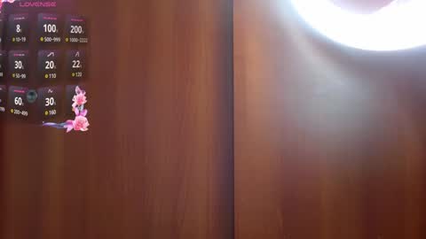 Snapshot of eli_gom_ chatting on 12/18/24, 12:43 Eliza online show from 12/18/24, 12:43