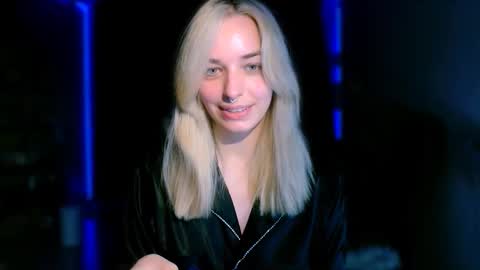 Snapshot of eli_llie chatting on 10/23/25, 01:38 Eli online show from 10/23/25, 01:38