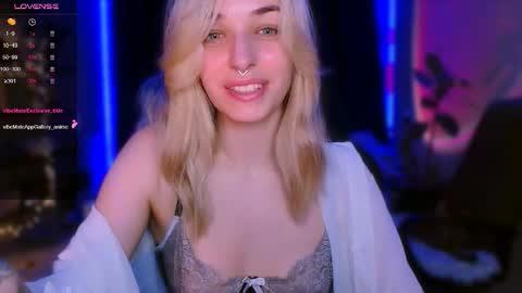 Snapshot of eli_llie chatting on 10/23/25, 08:18 Eli online show from 10/23/25, 08:18