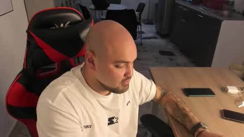 Snapshot of eliancrow chatting on 11/25/25, 09:59 Elian online show from 11/25/25, 09:59