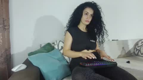 Snapshot of eliebullet chatting on 10/02/25, 05:53 eliebullet online show from 10/02/25, 05:53