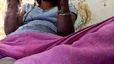 Snapshot of elina_roy03 chatting on 11/12/25, 05:30 elina_roy03 online show from 11/12/25, 05:30