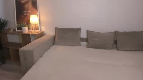 elina_star online show from 10/19/25, 12:39