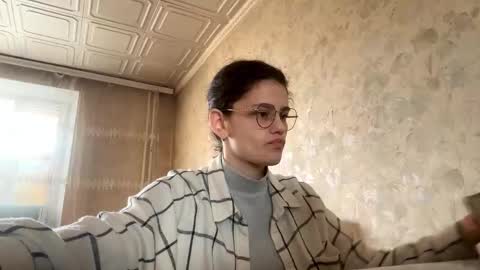 Lola online show from 11/21/25, 07:29