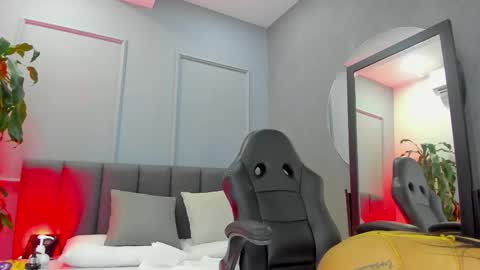 Snapshot of elisa_castrillon chatting on 10/19/25, 07:03 Elisa online show from 10/19/25, 07:03