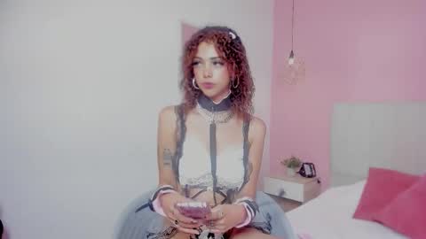 Snapshot of elisabethflores chatting on 09/30/25, 01:05 elisabethflores online show from 09/30/25, 01:05