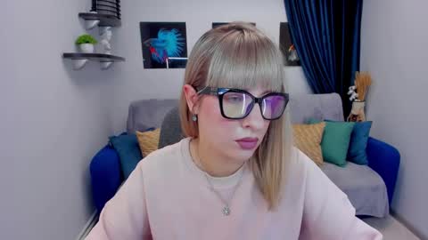 Snapshot of elisabethmills chatting on 01/11/25, 11:12 Elisabeth online show from 01/11/25, 11:12