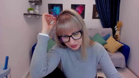 Snapshot of elisabethmills chatting on 01/17/25, 04:47 Elisabeth online show from 01/17/25, 04:47