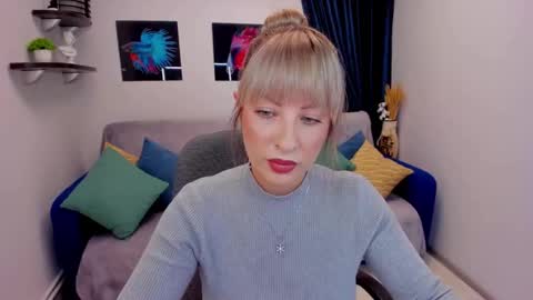 Snapshot of elisabethmills chatting on 01/19/25, 06:32 Elisabeth online show from 01/19/25, 06:32