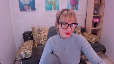 Snapshot of elisabethmills chatting on 01/25/25, 01:30 Elisabeth online show from 01/25/25, 01:30