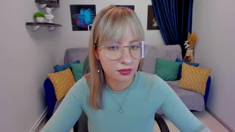 Snapshot of elisabethmills chatting on 01/29/25, 02:42 Elisabeth online show from 01/29/25, 02:42
