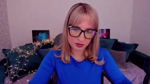 Snapshot of elisabethmills chatting on 02/11/25, 11:43 Elisabeth online show from 02/11/25, 11:43
