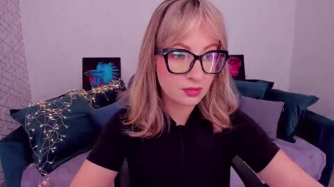 Snapshot of elisabethmills chatting on 02/18/25, 11:22 Elisabeth online show from 02/18/25, 11:22