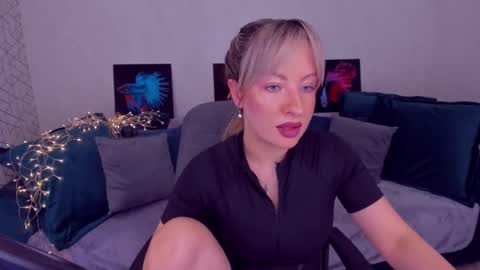 Snapshot of elisabethmills chatting on 02/24/25, 04:58 Elisabeth online show from 02/24/25, 04:58