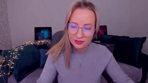 Snapshot of elisabethmills chatting on 03/05/25, 12:11 Elisabeth online show from 03/05/25, 12:11