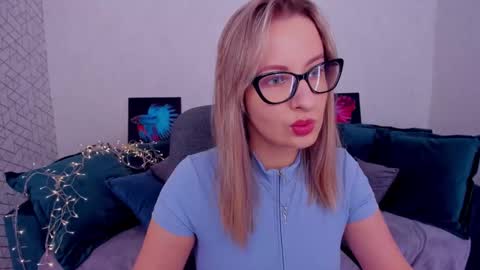 Snapshot of elisabethmills chatting on 03/11/25, 11:23 Elisabeth online show from 03/11/25, 11:23