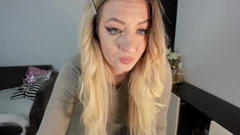 Elisa  Promotion   online show from 01/19/25, 11:45