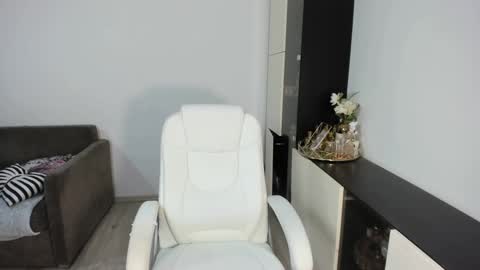 Elisa  Promotion   online show from 02/20/25, 10:48