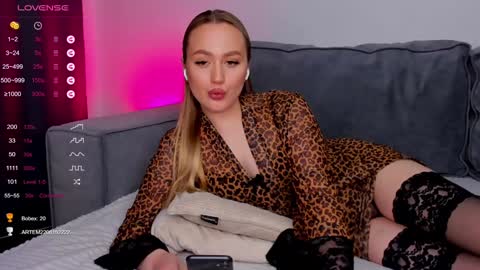 Snapshot of elissluvv chatting on 02/06/25, 05:30 Eliss online show from 02/06/25, 05:30