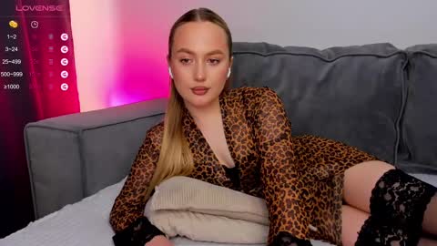 Snapshot of elissluvv chatting on 03/08/25, 10:32 Eliss online show from 03/08/25, 10:32