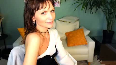 Snapshot of elizabe_th chatting on 01/20/25, 09:24 Elizabethangel online show from 01/20/25, 09:24